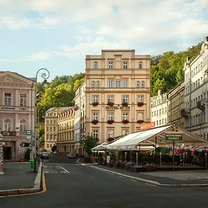 Ruze Karlsbad